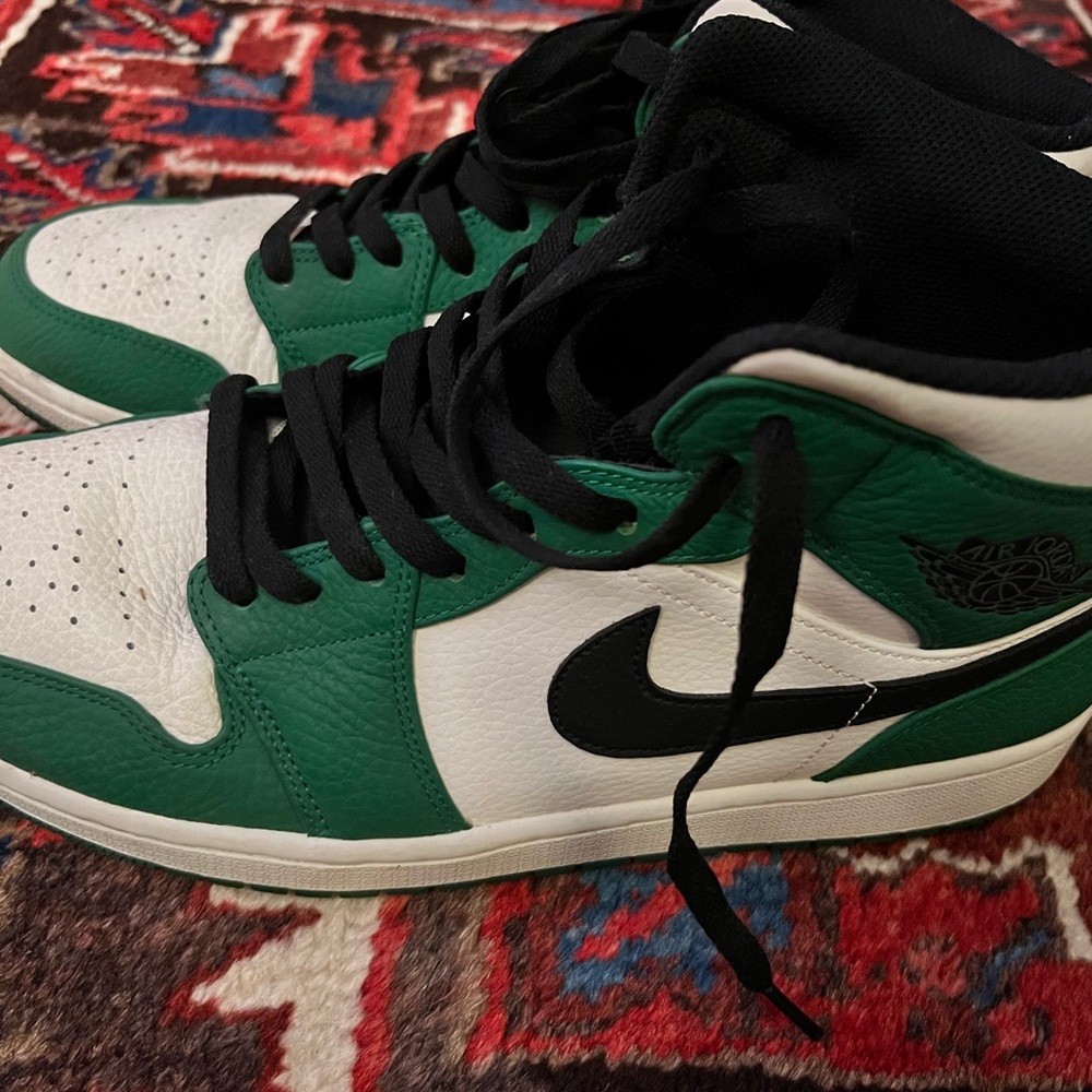 Jordan 1 Mid